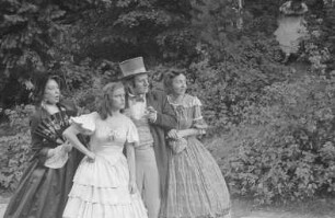 Szenenbilder aus der Posse "Der Stralauer Fischzug" von Achim von Arnim auf der Freilichttribüne Rehberge in Berlin