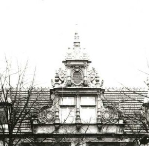 Cottbus. Verwaltungsgebäude, Dreifertstraße 8/Friedrich-Ebert-Straße 30, 1904; A.D. Giebel der Eingangsfront