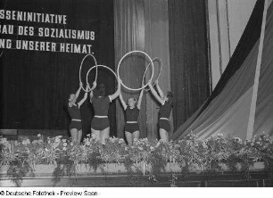Darbietung einer Gymnastikgruppe