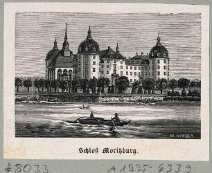 Das Jagdschloss Moritzburg bei Dresden von Südwesten über den Schlossteich gesehen