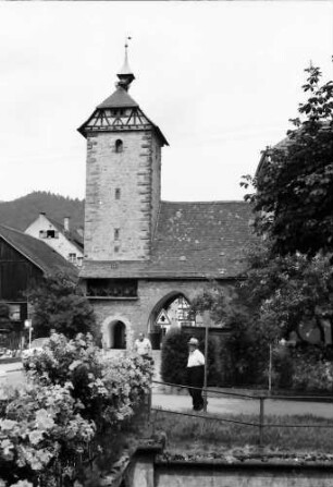 Zell am Harmersbach: Wehrturm von der Brücke aus