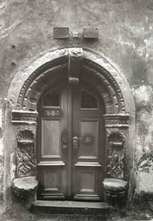 Pößneck, Wohnhaus : Pößneck. Wohnhaus (sogenanntes Wohlfahrtsches Haus), Steinweg 12. Sitznischenportal