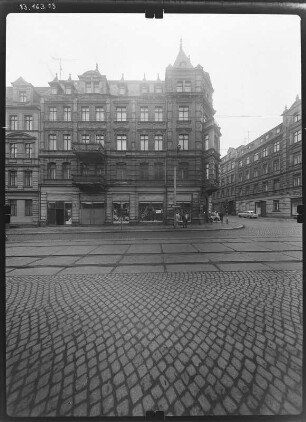 Görlitz-Altstadt, Landeskronstraße. Wohnhaus mit Läden. Straßenfront