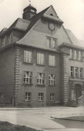 Grundschule in Hoyerswerda : Zakładna šula we Wojerecach