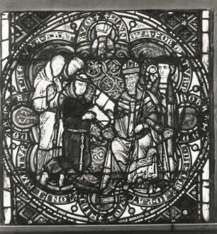 Erfurt. Barfüßerkirche. Chor. Farbige Glasfenster (nach der Restaurierung 1960). Ostfenster, Mittelbahn, Zeile 10: Franziskus erhält vom Papst Honorius III die Bestätigung seiner Regel (Gesamtaufnahme, Kreismedaillon mit eingeschriebenem, unregelmäßigem Achtpass, Durchmesser 81 cm, spätromanisch)