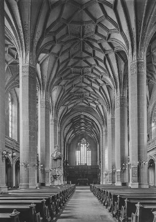 Leipzig, Paulinerkirche. Inneres nach Osten : Leipzig, Paulinerkirche (1240 geweiht, nach 1485 erweitert, Chor 1519-1521, Umbau 1710-1712, 1897-1899; A. Roßbach). Inneres durch das Mittelschiff nach Osten