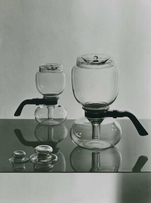 Sintrax Kaffeemaschinen mit einem Griff von Bruno Mauder