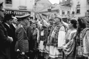 Craiova: Marschall [Ion] Antonescu begrüßt Bauernabordnung