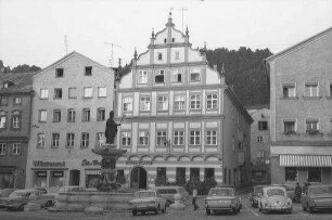 Eichstätt: Platz mit Brunnen[ohne Brunnen], mit Giebelhaus