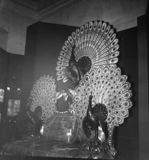 Pfauenthron : Pfauenthron. Bronze (1851/1900; P. Perron). Linderhof (Ettal), Schloss Linderhof, Maurischer Kiosk
