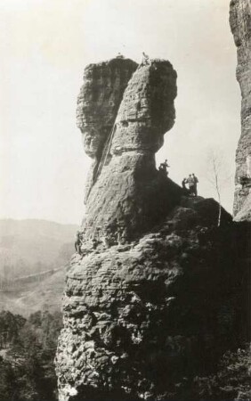 Elbsandsteingebirge. Türkenkopf mit Kletterern