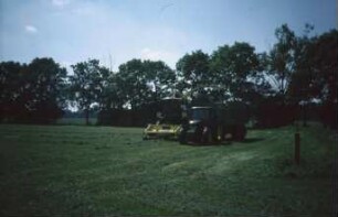 Fotografie: Ernteverfahren, Feldhäcksler selbstfahrend, Grassilage, Parallelverfahren