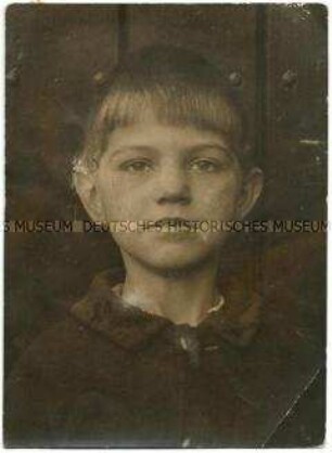 Porträt von Karl-Heinz Jung im Alter von ca. 8 Jahren - Personenkonvolut