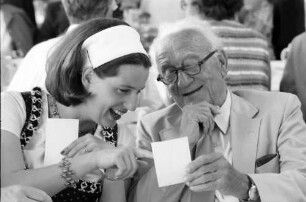 25. Jubiläumstagung 1975 Medizin; Bayrisches Frühstück: Gräfin Sonja Bernadotte, Albert Szent-Györgyi von Nagyrapolt