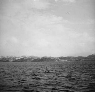 Küstenlandschaft : Blick auf Felsmassive an der norwegischen Küste.
