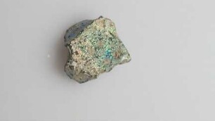 irisierendes klumpenförmiges Glas-Fragment