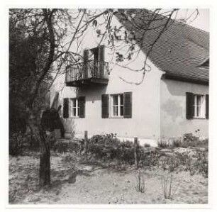 Siedlung Lendelsches Gelände, Potsdam-Bornstedt Wohnhaus Hammerbacher: Wohnhaus Seitenansicht mit Balkon