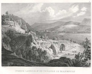 Seitliches Tor des Theaters von Mandeure