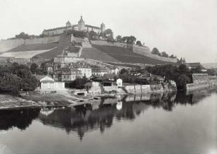 Würzburg, Festung Marienburg : Würzburg. Linkes Mainufer mit Festung Marienberg. Blick über den Main nach Nordwesten