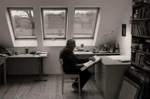 KLAUS HIRSCH IN SEINEM ATELIER