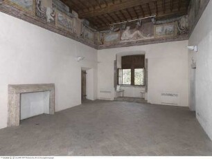 Castello Colonna, Raum mit Fries
