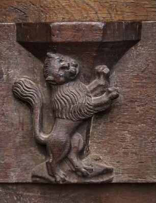 Südliches Chorgestühl — Stehender Löwe