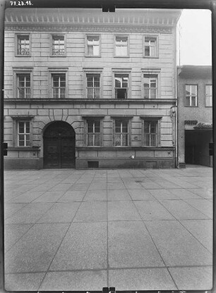 Quedlinburg, Steinbrücke 7. Ehem. Kaufmannshaus (um 1840). Straßenfront (Teilansicht)