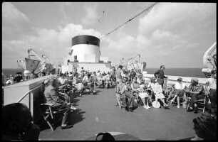 Grossenbrode: Publikum an Deck, Fährschiff Theodor Heuss