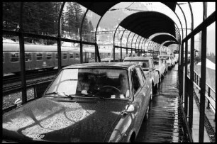 Göschenen: im Autozug vor dem Gotthardtunnel