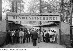 Eingang zur Ausstellung "Binnenfischerei"