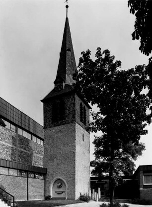 Turm der kath. Pfarrkirche St. Michael; Frankfurt, Michaelstraße 6