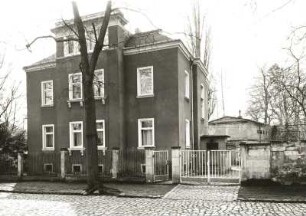 Dresden-Neustadt, Nordstraße 15. Wohnhaus (1851/1900). Straßenansicht mit Einfriedung