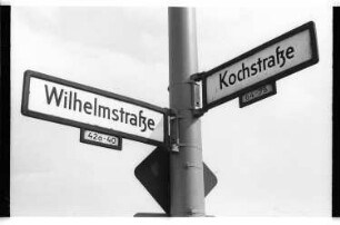 Kleinbildnegativ: Wandbild, Kochstraße, 1983