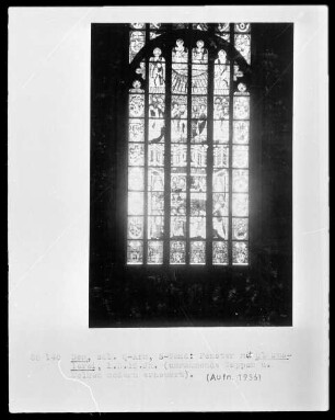 Fenster mit Aposteln und Heiligen
