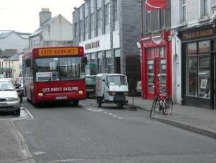 Stadtbus-Verkehr in der größten irischen Stadt an der Westküste, Galway