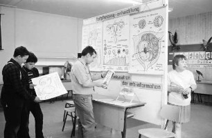 Ausstellung in der Friedrichschule in Durlach mit einer kritischen Darstellung des Schulalltages