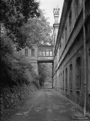 Verbindungsbau zwischen Hauptgebäude und Produktionsgebäude