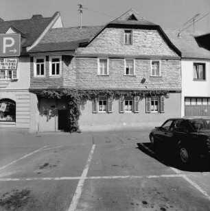 Oestrich-Winkel, Friedensplatz 4