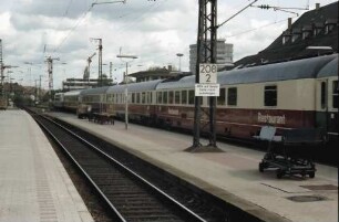 Freiburg: Hauptbahnhof; ausfahrender IC-Zug