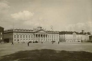 Kassel. Landesbibliothek : Kassel. Landesbibliothek am Friedrichsplatz (altes Museum Fridericianum, unter Friedrich II. 1769-79 von S.L.Du Ry erbaut)