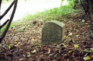 Am Butenschlag: Grenzstein [Nr. 84] zwischen Borstel und Grabau: Seite Grabau