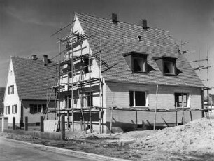 Siedlung Röthelheim : Siedlung Röthelheim (wahrscheinlich in Erlangen). Siedlungshaus im Bau