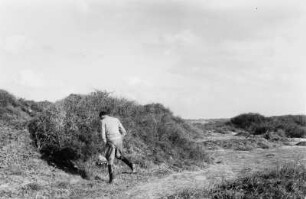 Mann : Mann in einer Landschaft