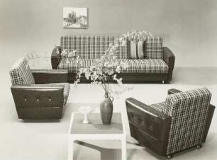 Sitzgruppe "Rügen" : Wohnzimmermöbel. Sitzgruppe "Rügen" (1976; Möbelkombinat Erfurt (MKE)) mit Beistelltisch