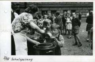 Schulspeisung in der Pankower Carl-von-Ossietzky-Schule
