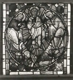 Erfurt. Barfüßerkirche. Chor. Farbige Glasfenster (nach der Restaurierung 1960). Nordostfenster, Mittelbahn, Zeile 8: Verklärung auf dem Berge Tabor. Gesamtansicht (Kreismedaillon, Durchmesser 71 cm, spätromanisch)