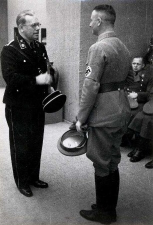 Nationalsozialismus - Kundgebungen, Feiern, Festtage. Verleihung des Gaupreises an Acher (?) durch Gauleiter Robert Wagner