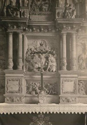 Bünauscher Altar : Altarbau mit Stifterfiguren R. v. Bünau (gest. 1592) und seiner Gemahlin A. v. Bünau (gest. 1591) und Taufe, Detail: Mittelteil mit "Abendmahl" und "Anbetungder Hirten"