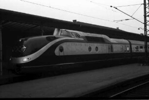 Freiburg: Hauptbahnhof; TEE (Trans-Europ-Express) im Hauptbahnhof Freiburg