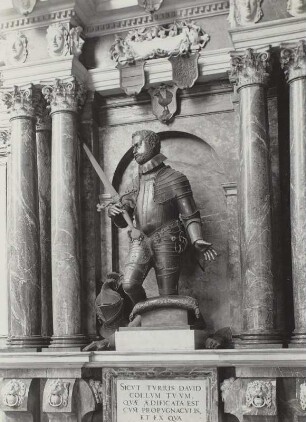 Freiberg, Dom. Fürstengruft (1585-1594, G. M. Nosseni). Statue des Kurfürsten Christian I.